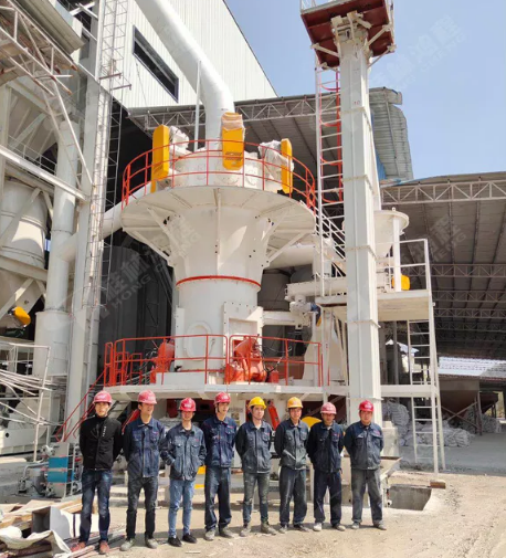 桂林鴻程磨粉機安裝工人五一堅守崗位，保證客戶磨粉生產線按計劃投產
