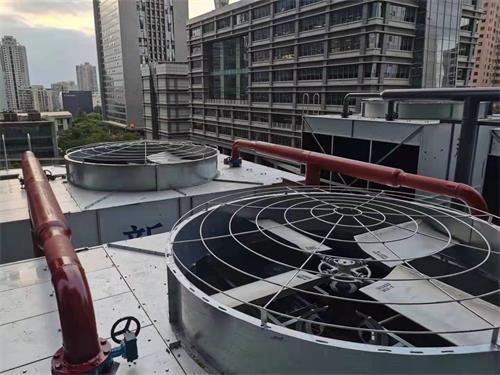 低噪音冷卻塔,橫流式玻璃鋼冷卻水塔技術參數(低噪音冷卻塔與超低噪音的標準)