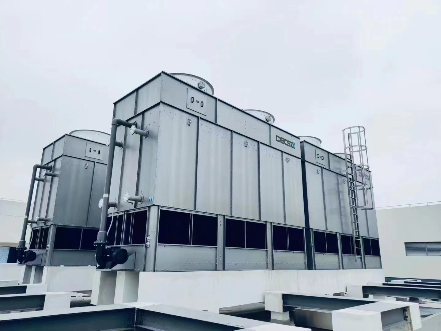 涼水塔的配水裝置分析(涼水塔冷卻水工作原理)
